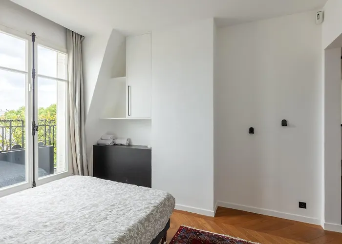 Fancy Apartment - Champs Elysees